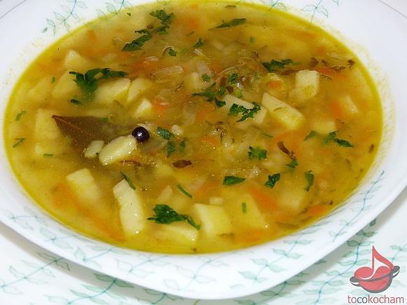 Zupa ogórkowa z ziemniakami
