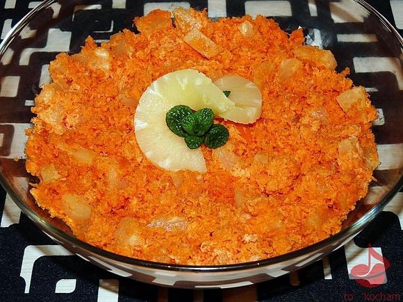 Surówka z marchewki i ananasa