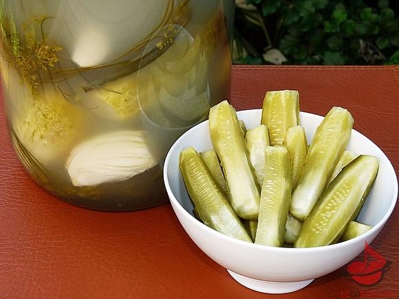 Ogórki małosolne – przepis na domowe kiszenie
