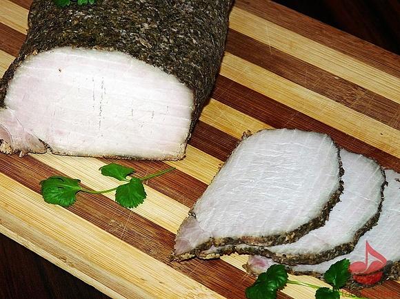 Schab pieczony z czosnkiem i majerankiem