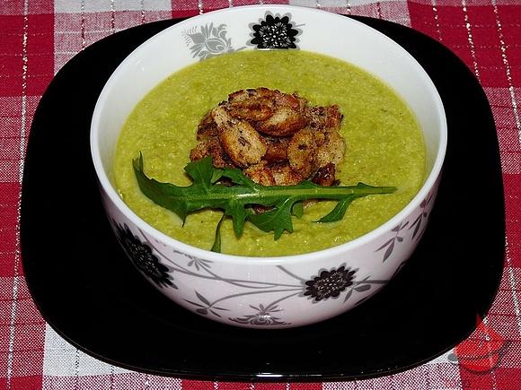 Zupa groszkowa z mozzarellą i ziołowymi grzankami