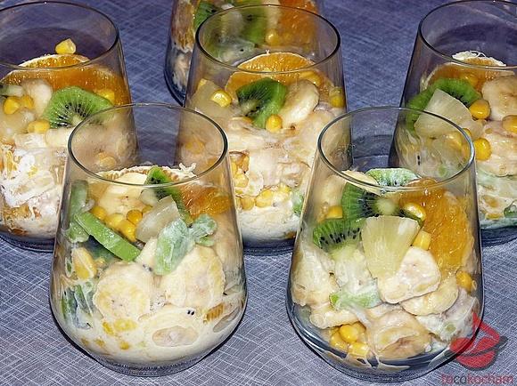Sałatka owocowa zimowa z bananami i kiwi