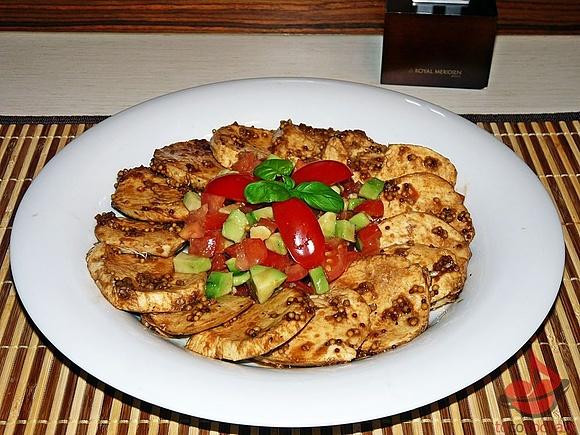 Marynowana mozzarella z awokado