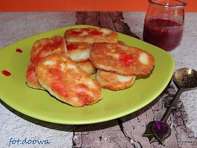 Smażony ser halloumi z sosem malinowym