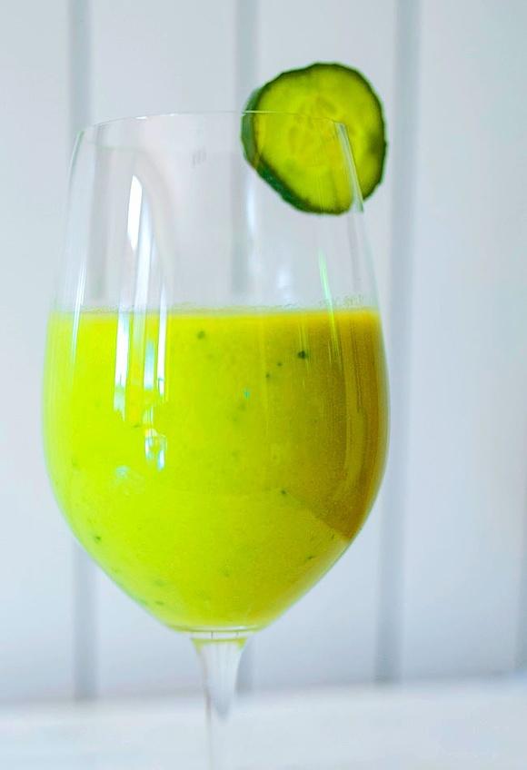 Smoothie z ogórka i awokado