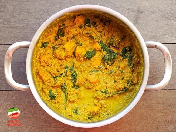 Curry ze szpinakiem i batatami