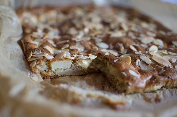 Lekkie ciasto z jabłkami bez glutenu i cukru