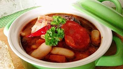 Fasola z warzywami i hiszpańskim chorizo