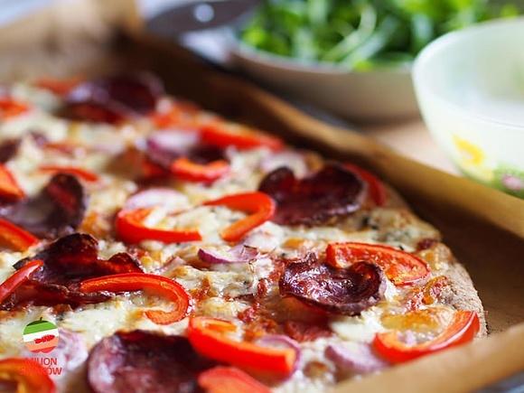 Pizza pełnoziarnista z dziczyzną