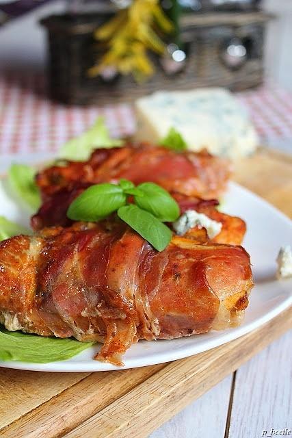 Filety drobiowe z serem pleśniowym w szynce parmeńskiej