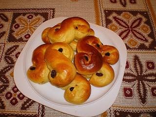 Lussebullar szwedzkie bułeczki św. Łucji.