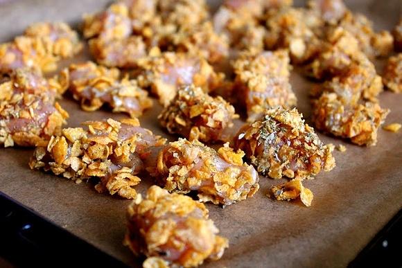 Nuggetsy z kurczaka FIT corn flakes z piekarnika