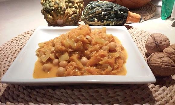 Wegańskie dyniowe curry z cieciorką