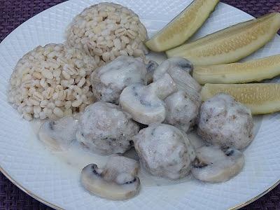 Pulpety z indyka w sosie śmietanowo-pieczarkowym
