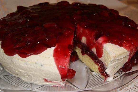 Tort serowo-śliwkowy