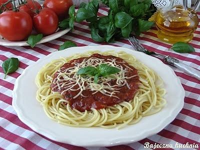 Spaghetti z sosem neapolitańskim