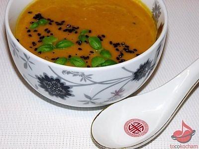 Zupa dyniowa z pastą curry