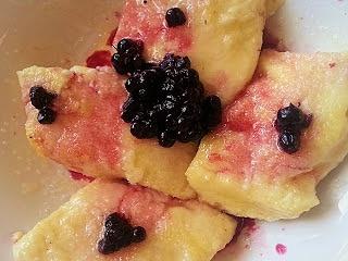 Leniwce - szybkie pierogi z twarogu i jagodami