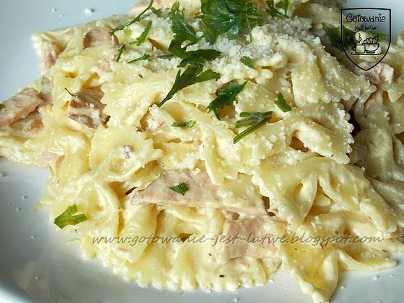 Farfale a'la carbonara z szynką