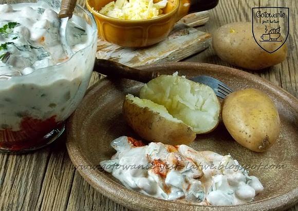 Sałatka śledziowa z ziemniakami w mundurkach