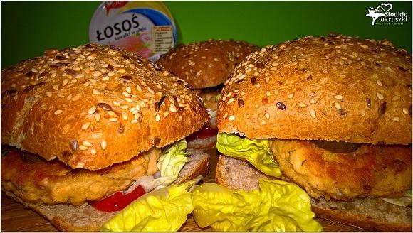 Zdrowe burgery rybne z łososia