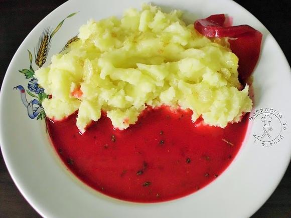 Barszcz czerwony z ziemniaczkami