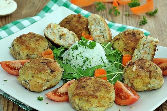 Mielone z dorszem z ryżem i pieczarkami