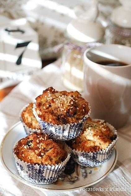 Korzenne muffiny grzankowe z jabłkami