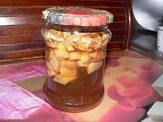 Kompot z jabłek z cynamonem