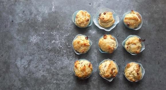 Pożywne muffiny z orzechami laskowymi i włoskimi