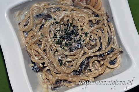 Spaghetti z pieczarkami i śmietaną