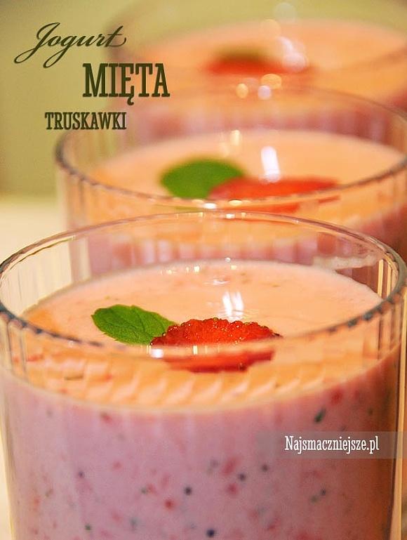 Jogurt truskawkowy z miętą