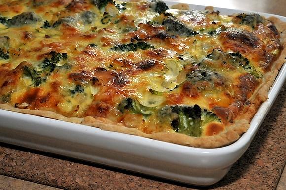 Tarta z warzywami i sosem śmietanowym