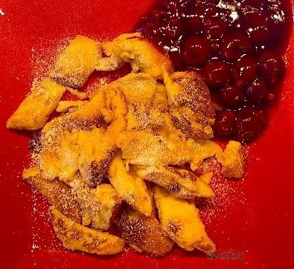 Kaiserschmarren - Austria potrawa z jajek, maki i mleka