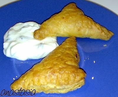 Pierozki z feta i ciastem francuskim