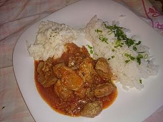 Pikantny gulasz z wieprzowej łopatki