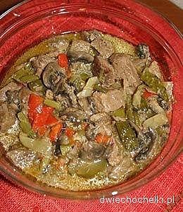 Stroganow z wołowiny z pieczarkami i papryką