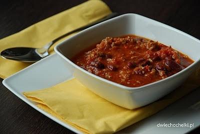 Chili con carne - jednogarnkowa potrawa z mięsa i pomidorów