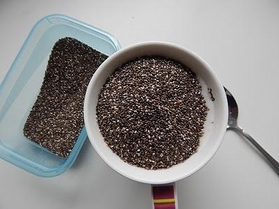 Pudding chia z gruszką i musem malinowym