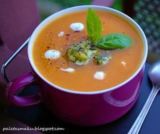 Orientalna zupa krem marchewkowy z bazyliowym pesto