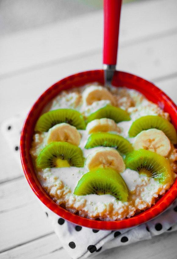 Jaglanka z bananem i kiwi