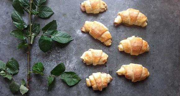 Rogaliki z marmoladą przepis na ciasto drożdżowe