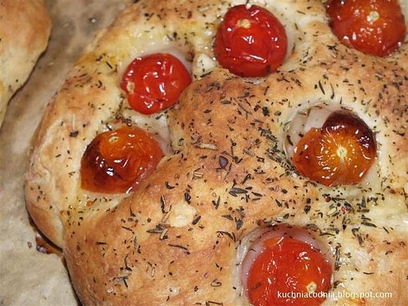 Focaccia z pomidorkami koktajlowymi