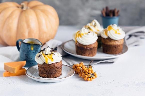 Muffiny dyniowe z kremem i sosem z rokitnika
