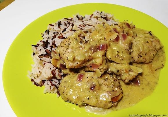 Pierś indyka w sosie curry z mlekiem kokosowym