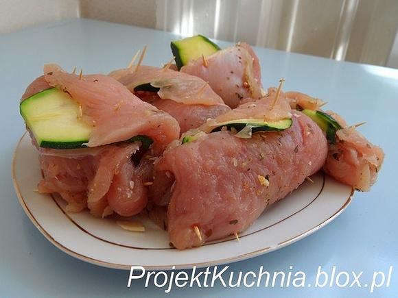Roladki indycze z cukinią i parmezanem