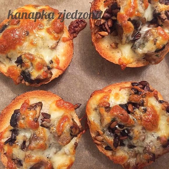 Bułeczki z pieczarkami