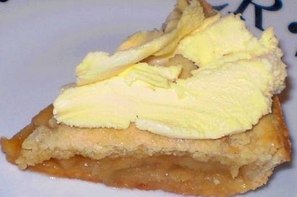 Jabłkowe ciasto zapiekane z lodami