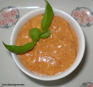 Sos pomidorowo-bazyliowy do makaronów