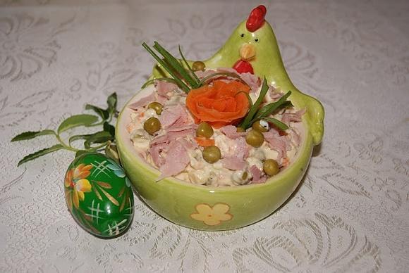 Sałatka z szynką i warzywami